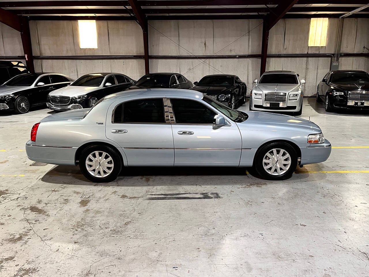 2010 Lincoln Town Car for sale at Carnival Car Company in Victoria, TX