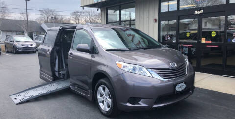 2016 Toyota Sienna LE Mobility 7-Passenger