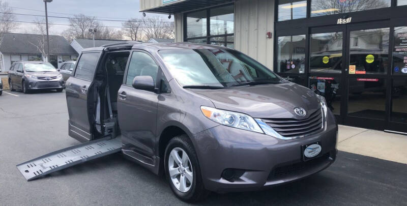 2016 Toyota Sienna LE Mobility 7-Passenger