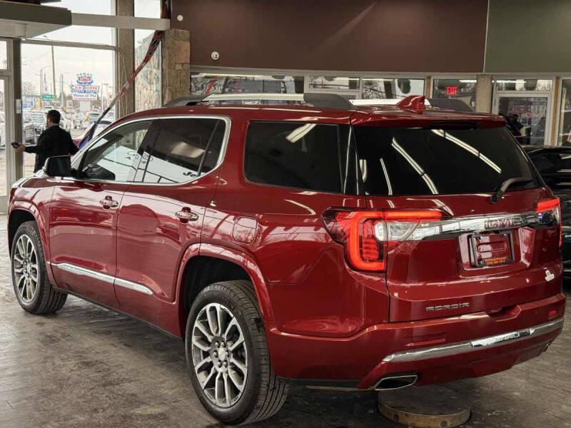 2023 GMC Acadia Denali