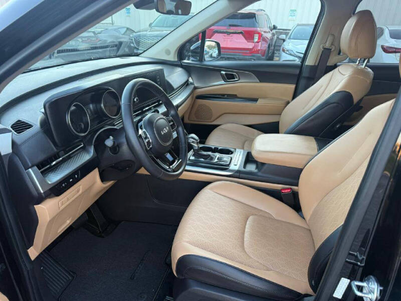 2024 Kia Carnival LX