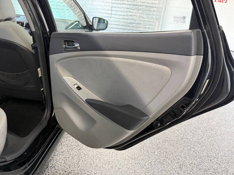 2012 Hyundai Accent SE