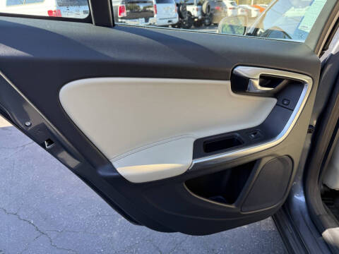 2017 Volvo V60 T5 Premier