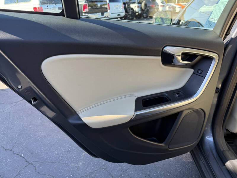 2017 Volvo V60 T5 Premier