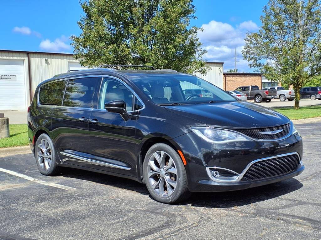Black 2017 Chrysler Pacifica Limited Limited 4dr Mini-Van 1