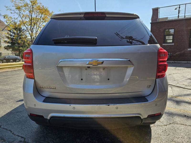 2017 Chevrolet Equinox LT photo 5