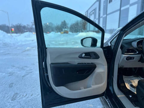 2022 Chrysler Pacifica Hybrid Touring L