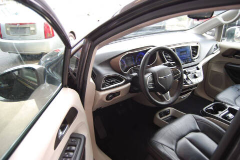 2017 Chrysler Pacifica Touring-L