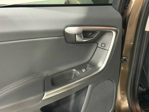 2016 Volvo V60 Cross Country T5