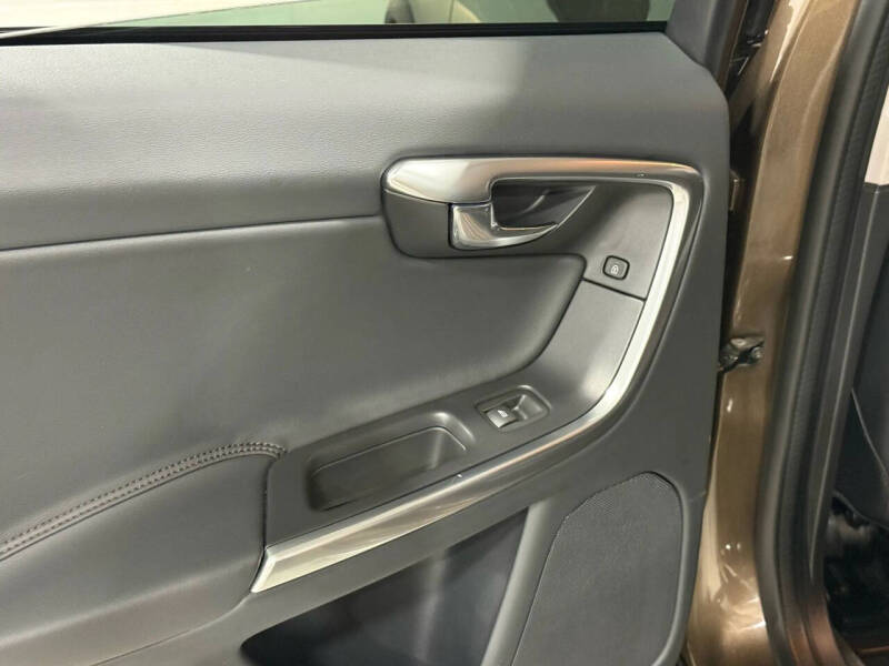 2016 Volvo V60 Cross Country T5