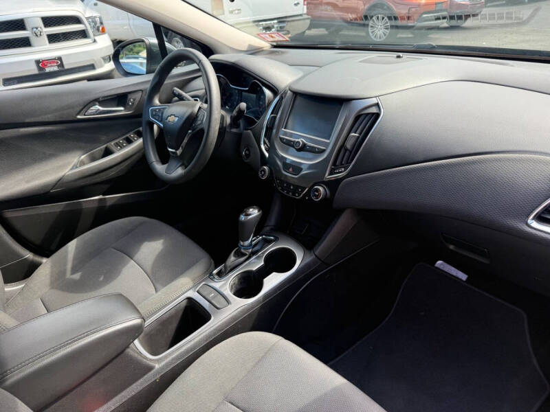 2017 Chevrolet Cruze LT Auto