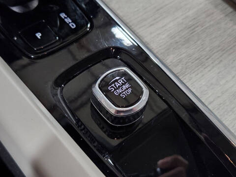 2023 Volvo XC60 Recharge T8 Plus Bright Theme