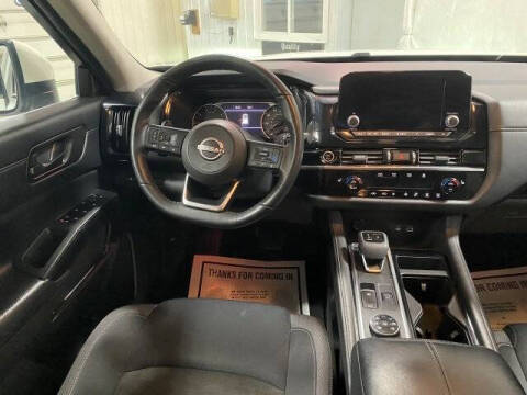 2024 Nissan Pathfinder SV