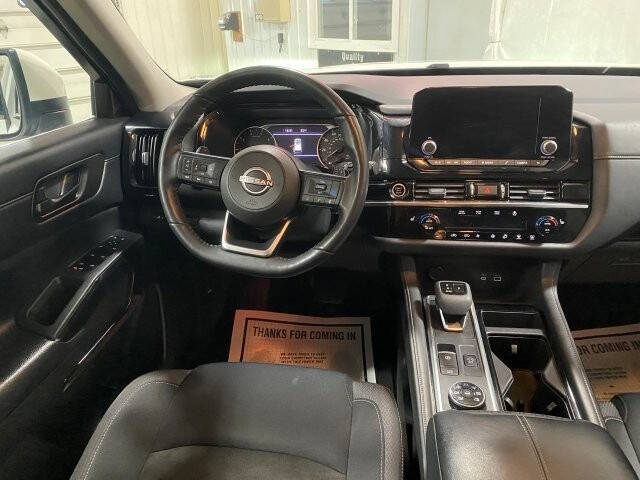2024 Nissan Pathfinder SV