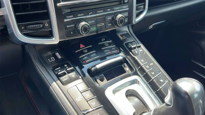 2016 Porsche Cayenne GTS