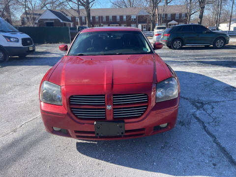 2005 Dodge Magnum for sale at Class Trading LLC in Linden NJ