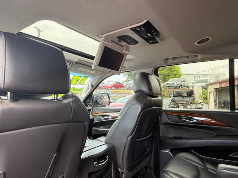 2017 Cadillac Escalade Luxury