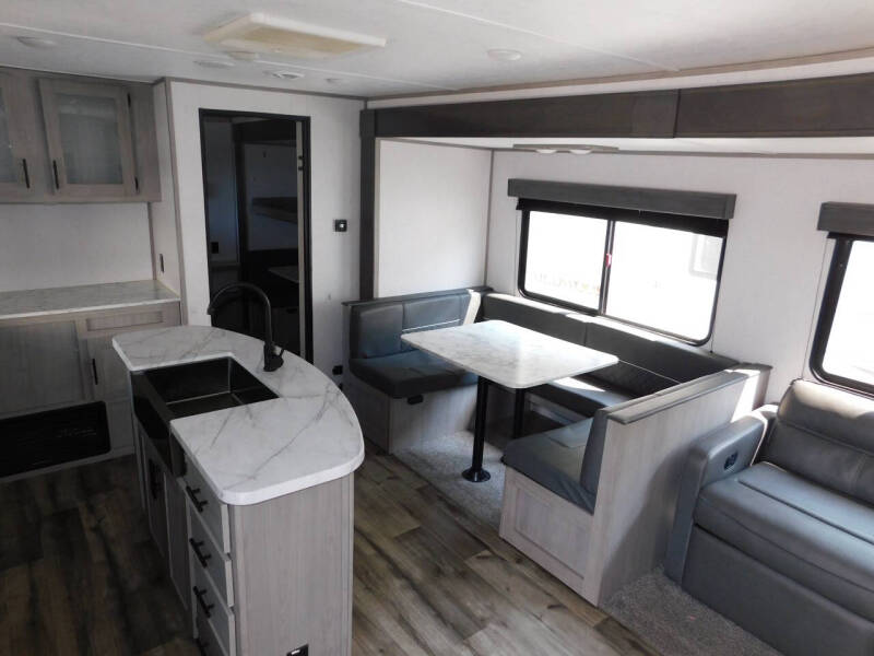 2023 Coleman Lantern 337 BH