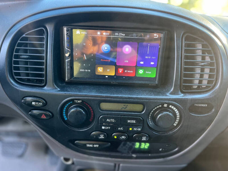 2004 Toyota Sequoia SR5