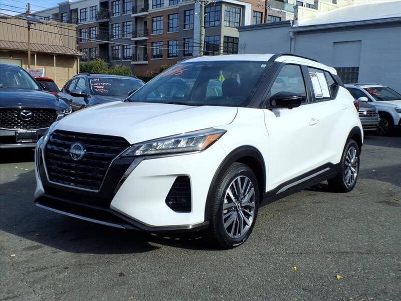 2024 Nissan Kicks SR