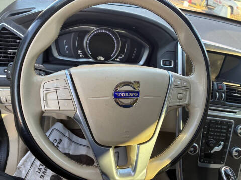 2016 Volvo XC60 T5 Drive-E Premier