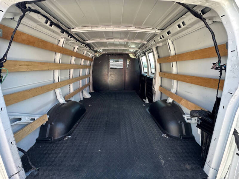 2023 GMC Savana 2500