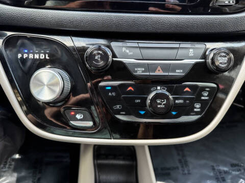 2017 Chrysler Pacifica Touring-L