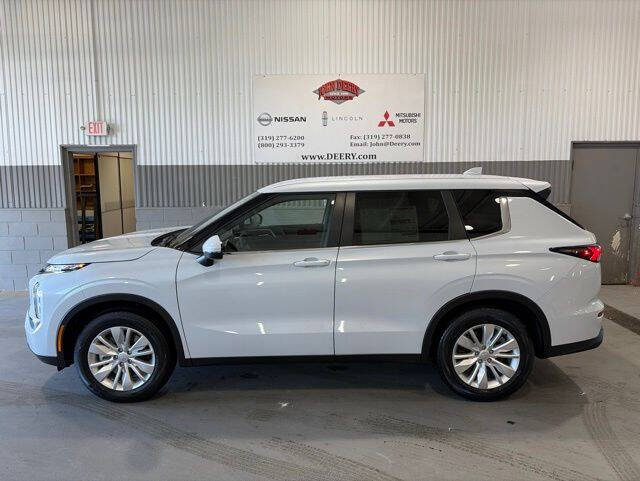 2026 Mitsubishi Outlander ES