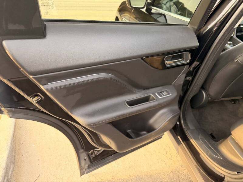 2019 Jaguar F-PACE 25t Premium