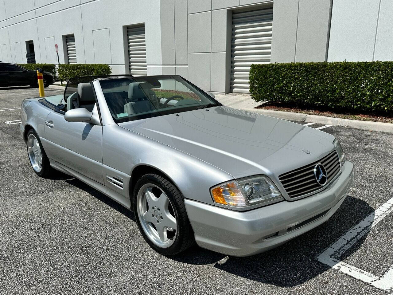 2000 Mercedes-Benz SL-Class  - $15,900