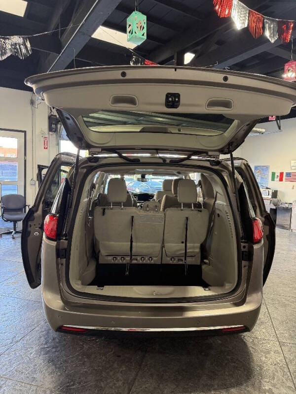 2018 Chrysler Pacifica Hybrid Touring Plus