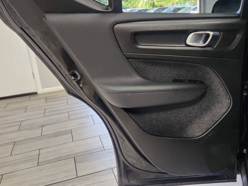 2022 Volvo XC40 T5 Momentum