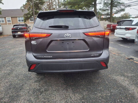 2022 Toyota Highlander LE