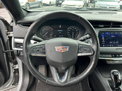 2022 Cadillac XT4 Premium Luxury