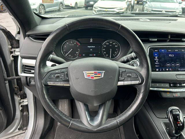 2022 Cadillac XT4 Premium Luxury