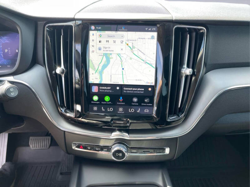 2024 Volvo XC60 B5 Core Dark Theme