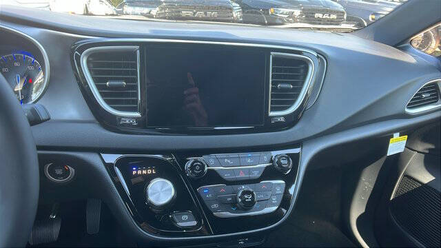 2026 Chrysler Voyager LX