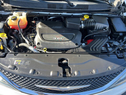 2017 Chrysler Pacifica Touring-L Plus