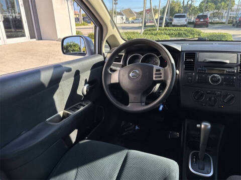 2011 Nissan Versa 1.8 S