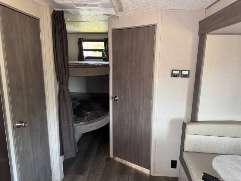 2025 Catalina Yachts 261BHS