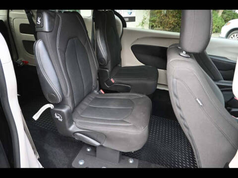 2024 Chrysler Voyager LX