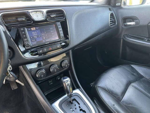 2013 Chrysler 200 Limited