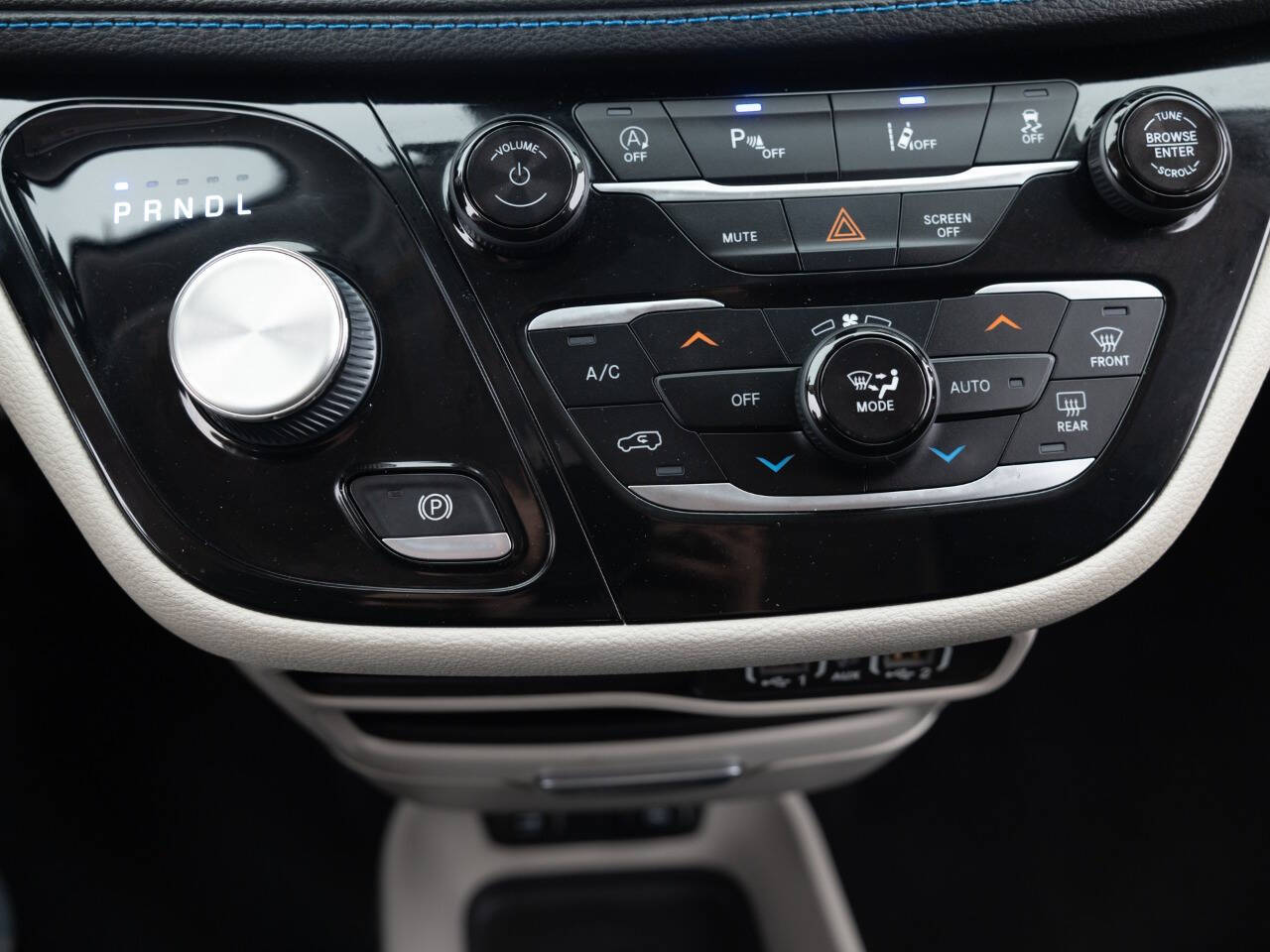 Used Car 2021 Chrysler Pacifica  Touring 4dr Mini Van For Sale Under $20,000 In Coal City, Illinois