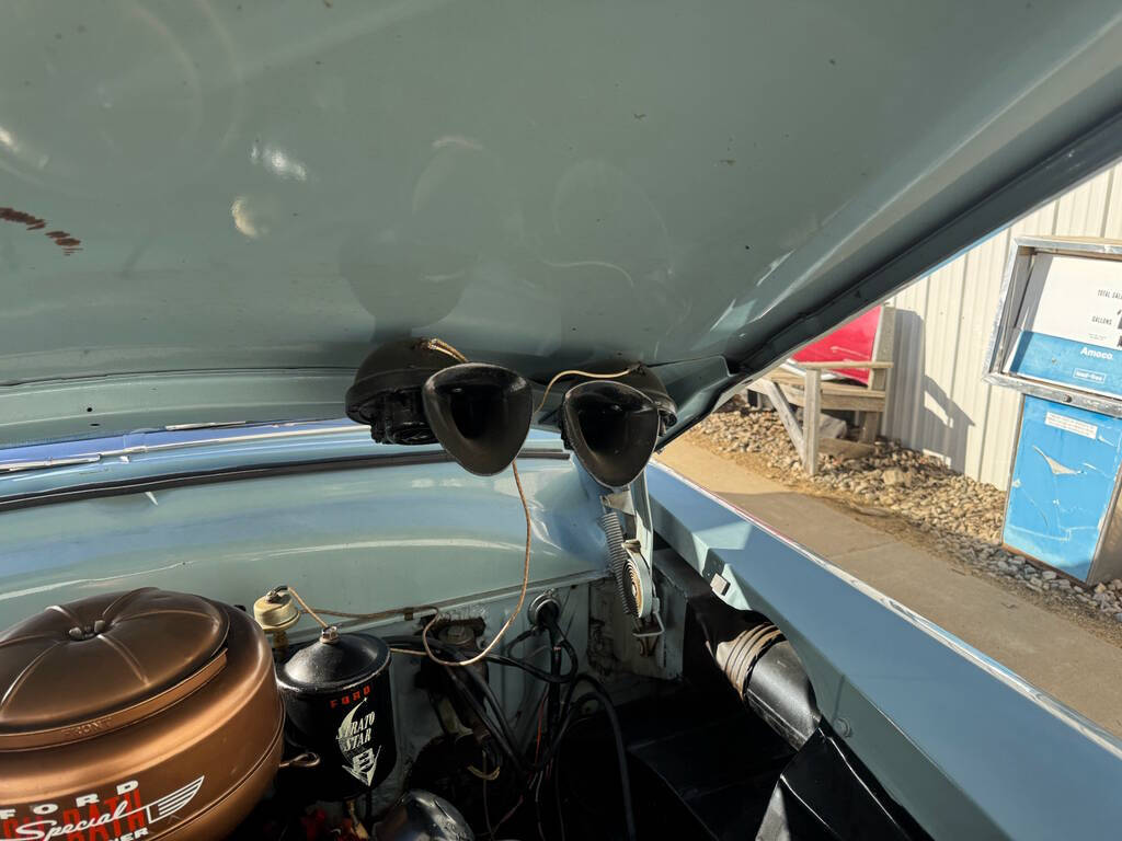 1952 Ford Crestline 70