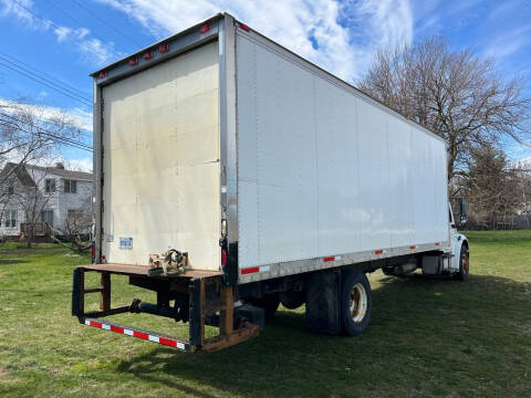 2005 Freightliner M2 106