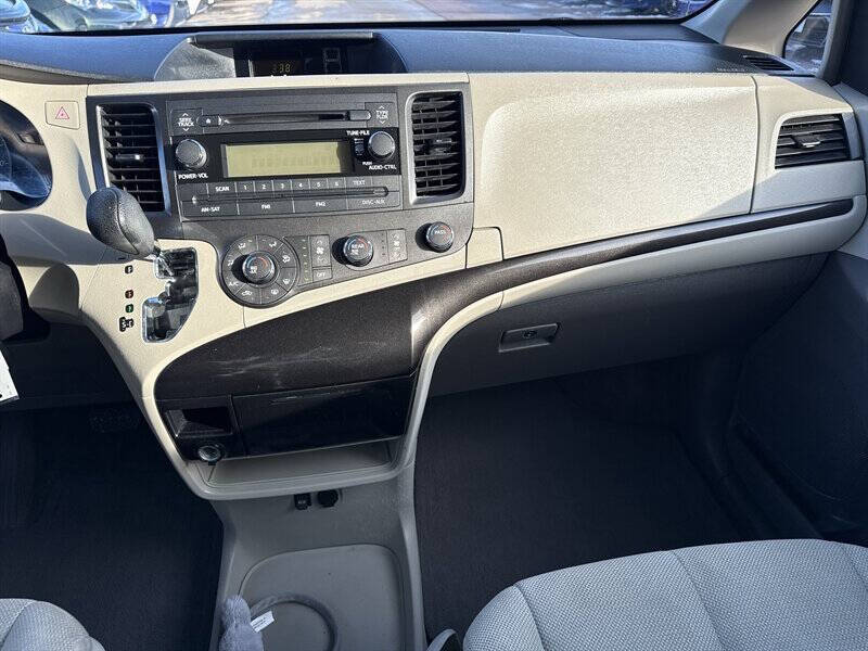 2014 Toyota Sienna L 7-Passenger