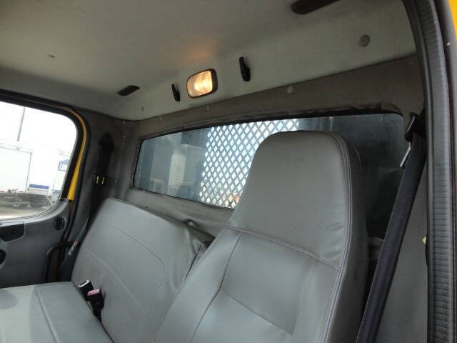 2013 Freightliner M2 106