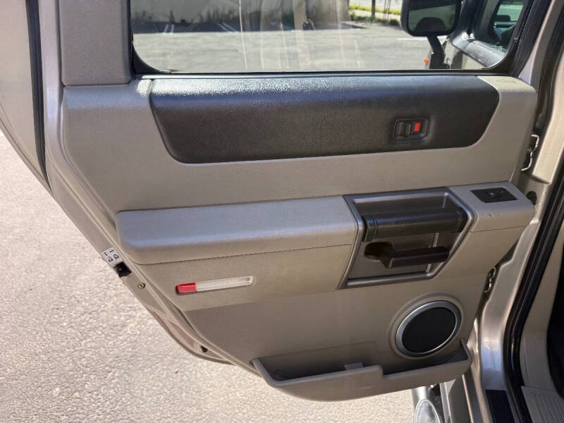 2004 HUMMER H2