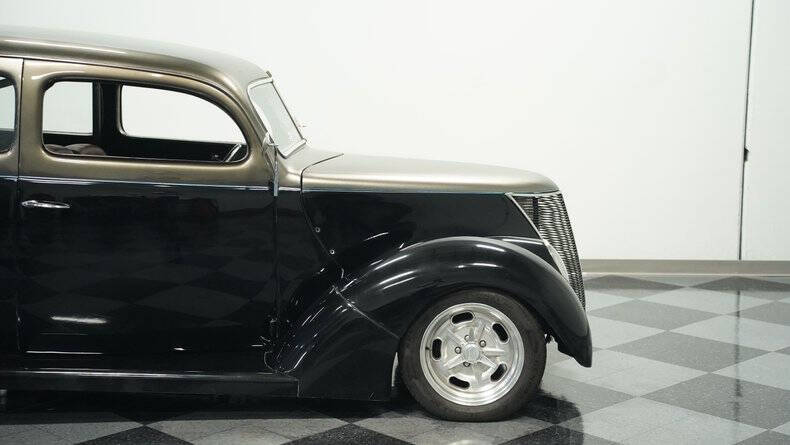 1937 Ford Tudor