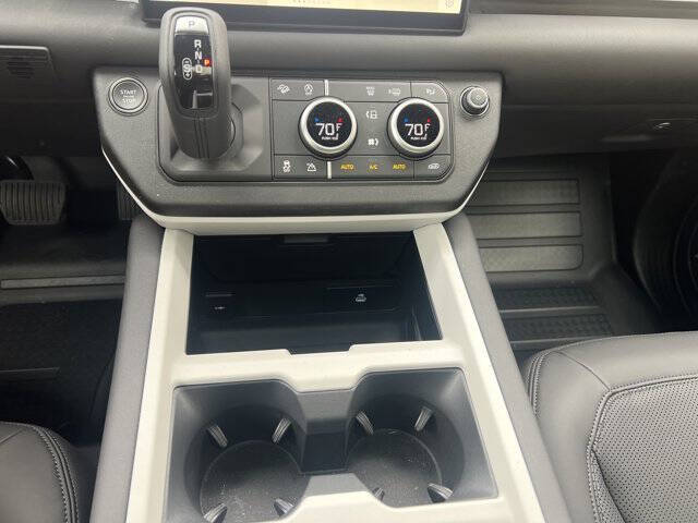 2025 Land Rover Defender 90 P400 X-Dynamic SE